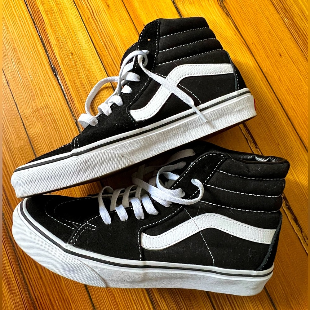 **EUC** VANS SK8-Hi Canvas Black and White
